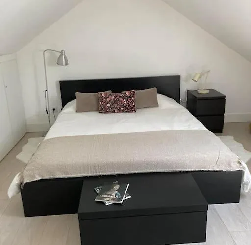 Gafa House - Family And Workplace